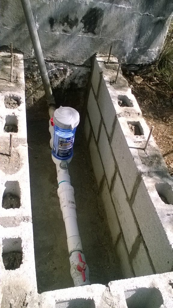 Clorador de agua para acueducto comunitario.